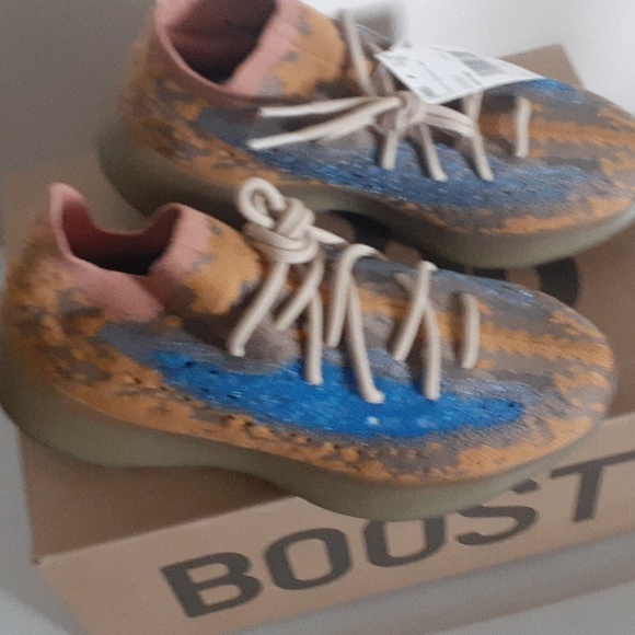 Adidas Yeezy Boost 380 - Picture 2 of 5